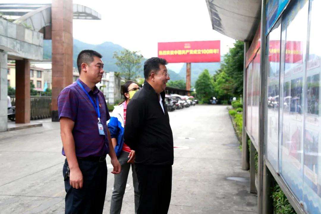 ��ú����רְ�ⲿ���´��ӷ塢�����塢�׾�һ�и�����ú̿��˾����