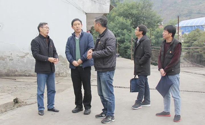 ���ŵ�ί����ǡ�������ϯ���θ���úҵ��������