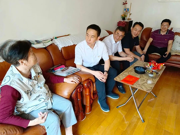 �߷�ο���ϵ�Ա�����������;�ע������ú��k8��������Ӯ�ң����ŵ�ί����ǡ�������ϯ���ε��ϸɵ���֧��չ����һ��ο���˶�