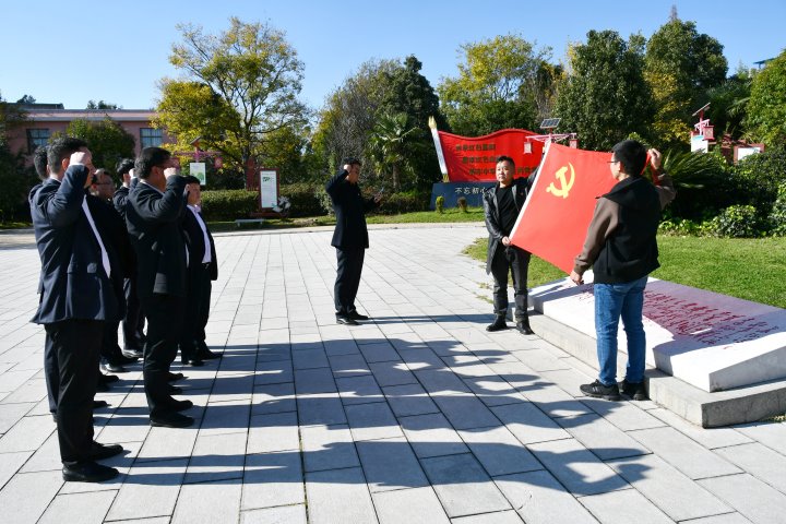 ��Ϊװ����˾��ί������г���װ��˾��ί��չ��������������ҵ�����������⵳���˶�