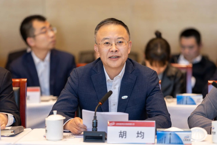 能投集团、煤炭工业集团党委书记、董事长胡均谈话.jpg 能投集团、煤炭工业集团党委书记、董事长胡均谈话.jpg