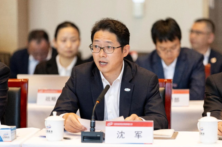 能投集团财务总监沈军谈话.jpg 能投集团财务总监沈军谈话.jpg