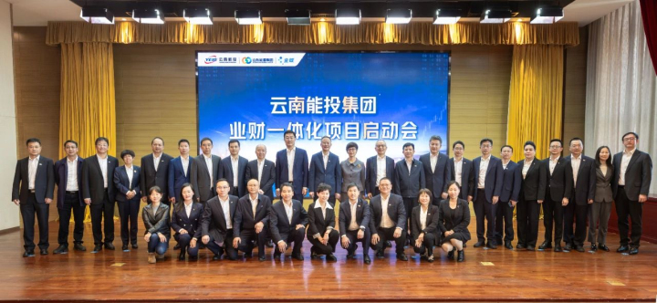 合影.jpg 合影.jpg