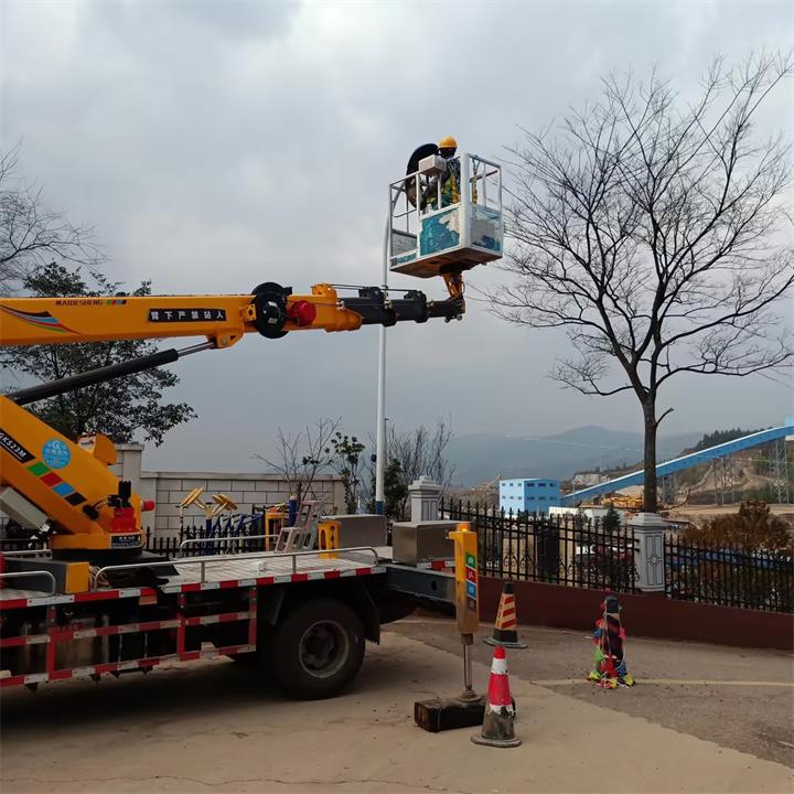 建路灯.jpg 建路灯.jpg
