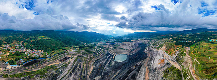 《以绿色为底色绘就俏丽矿山生态画卷》作者:马顺俊.jpg 《以绿色为底色绘就俏丽矿山生态画卷》作者:马顺俊.jpg